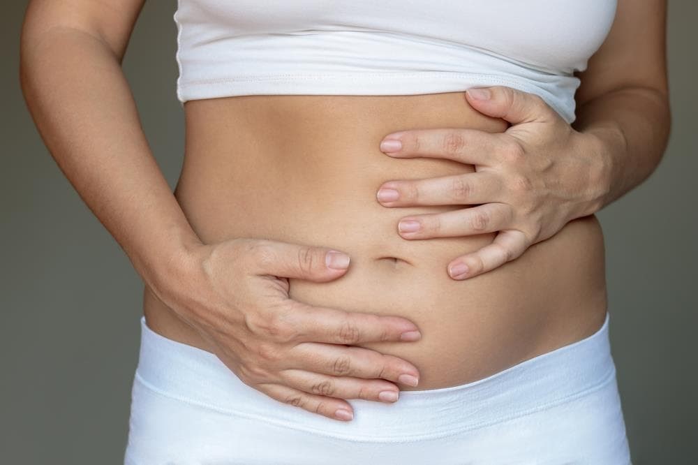 Hinchazón abdominal en verano: cuáles son sus causas y cómo prevenirla